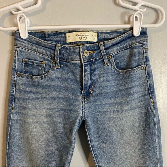 ABERCROMBIE & FITCH Light Blue Jeans Size 0 - Picture 3 of 9